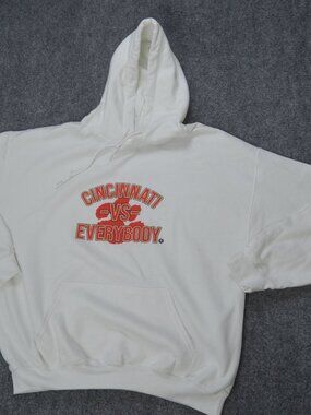 NEW Gildan Cincinnati vs Everybody White Graphic Hoodie Men's XL